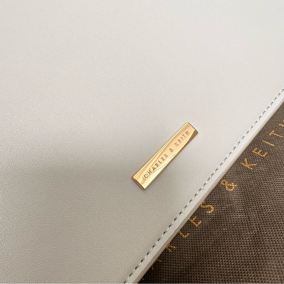 NWOT Charles & Keith TRAPEZOID TOP HANDLE TOTE BAG - LIGHT BLUE - Picture 8 of 16